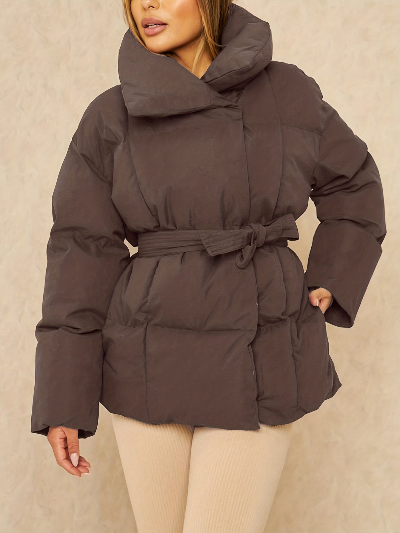 Dahlia | Doudoune courte matelassée ultra-douce avec ceinture