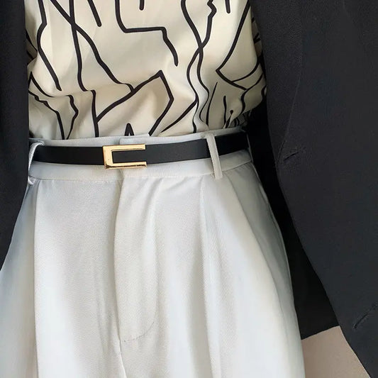 Monique - Ceinture noire à la mode